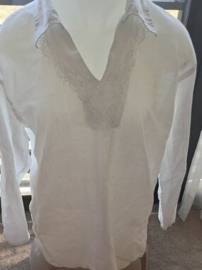 IC COLLECTION White Linen Shirt with Gold Trim Label